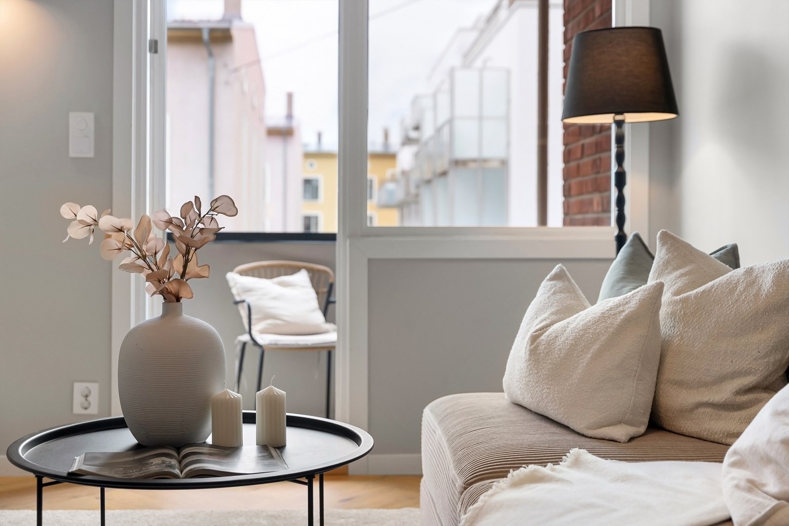 Fra stuen har du adkomst til balkong med kveldssol Galleribilde