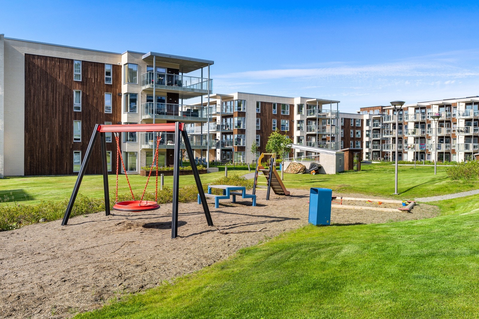Et av Tromsøs mest attraktive områder, med umiddelbar nærhet til rekreasjonsområder, busstopp og Langnes handelspark. Gode kollektivforbindelser (6 min til sentrum og 2 min til Jekta). Galleribilde