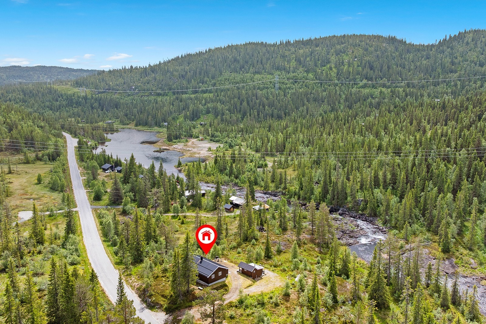 Sommerstid kan man ta turen til et av flere fiskevann i området. Galleribilde