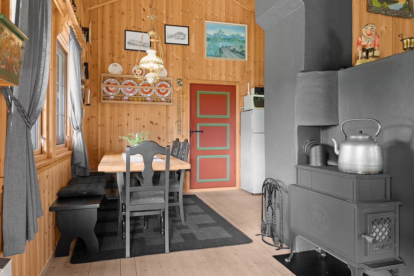 Den fantastiske takhøyden gir en ekstra åpen og luftig romfølelse. Galleribilde