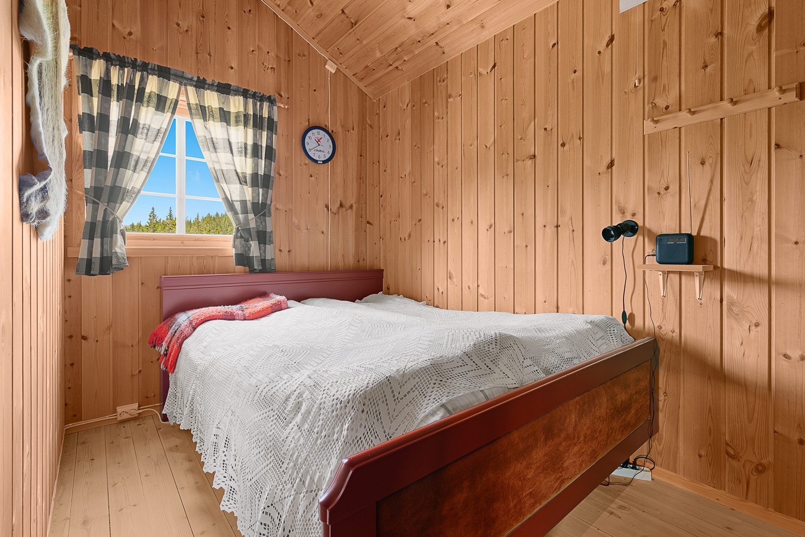 Hytta har to soverom vegg-i-vegg. Galleribilde