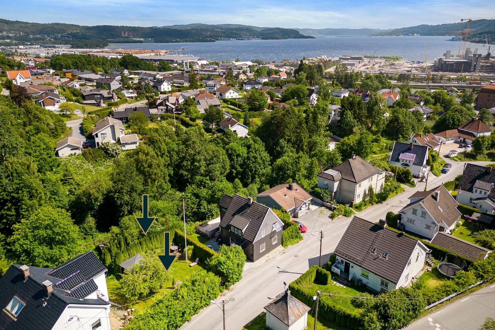 Herfra er det kort gangavstand til det nye sykehuset, samt Brakerøya togstasjon. Galleribilde