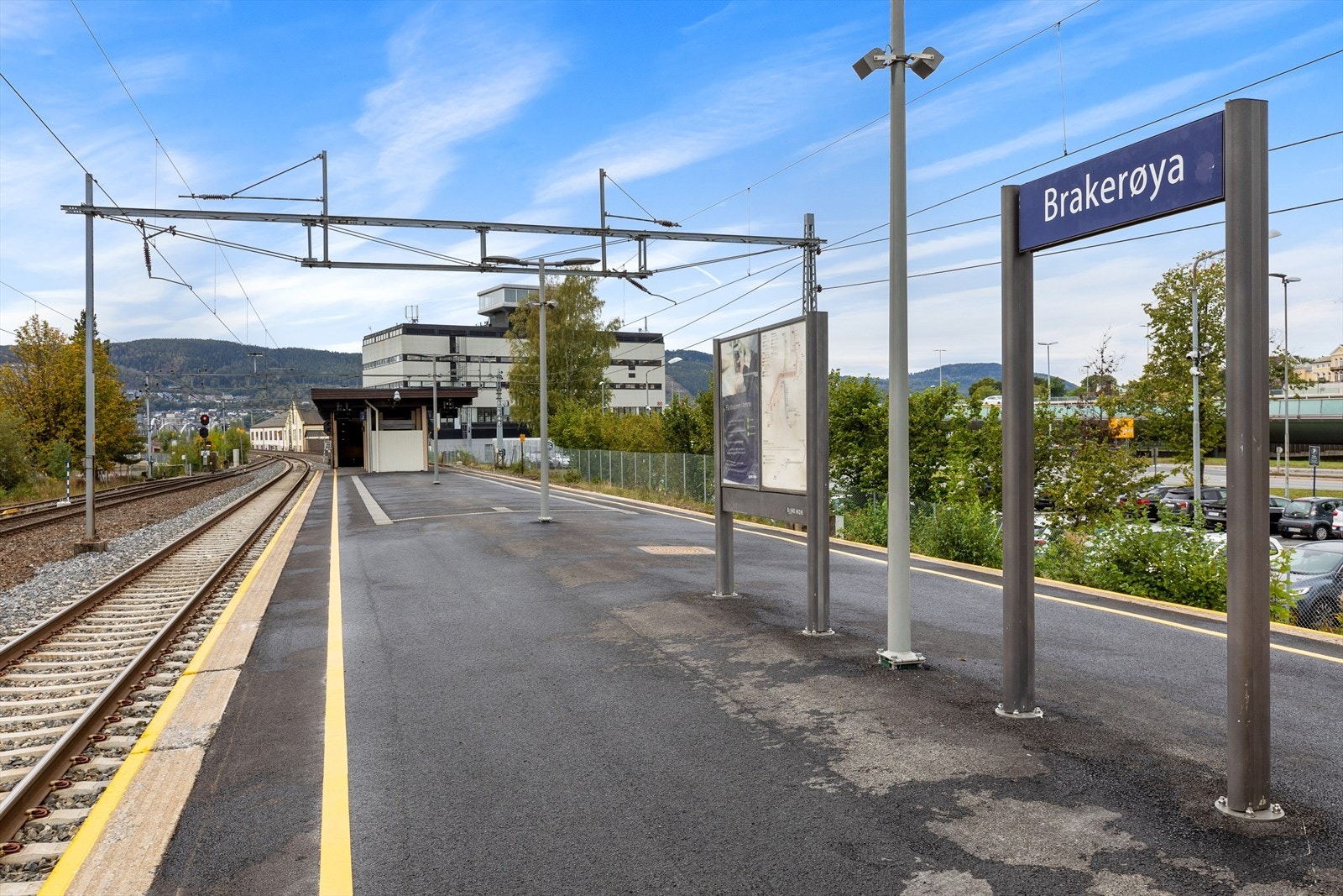 Brakerøya stasjon med flere avganger i timen mot Oslo/Kongsberg Galleribilde
