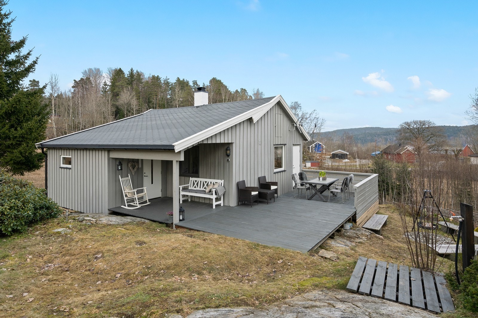 Inngangspartiet med stor fin terrasse! Galleribilde