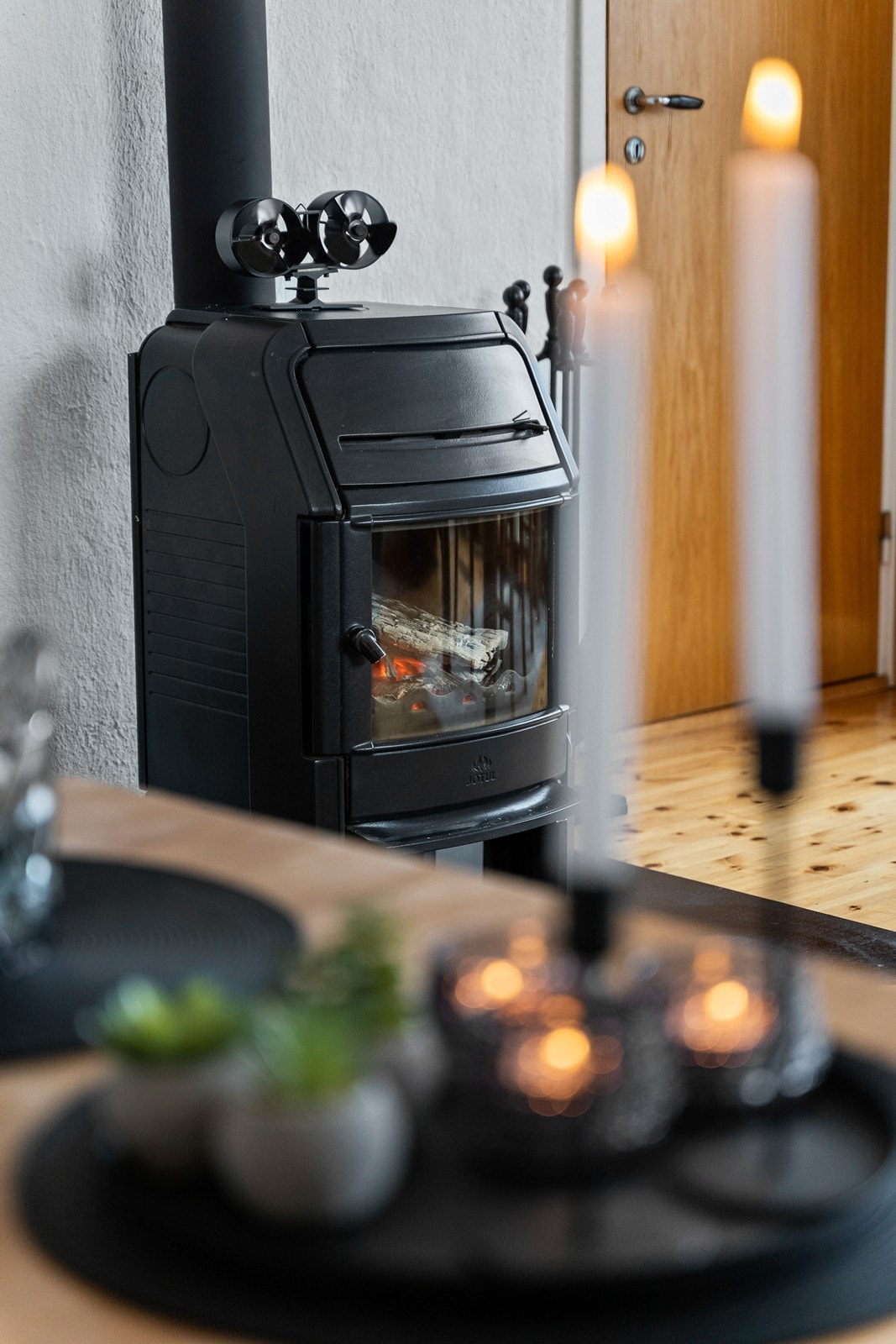 Vedovn som varmer godt opp hytta! Galleribilde