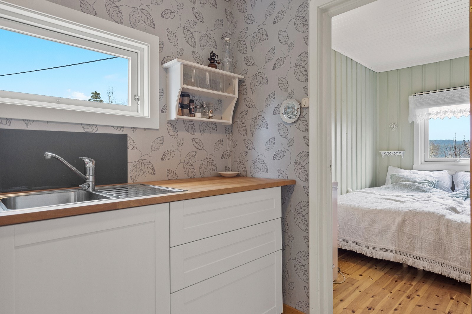 Fra kjøkkenet mot hovedsoverommet! Galleribilde