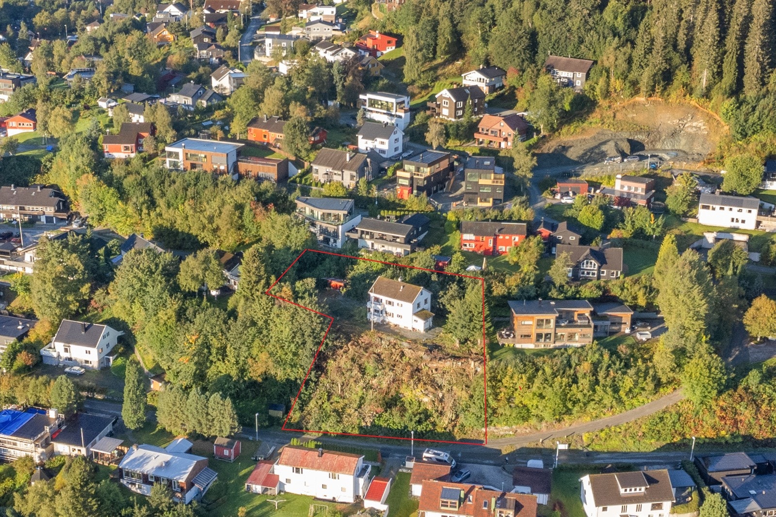 (Tomtegrense er tegnet inn av megler og kun ment som en illustrasjon) Galleribilde