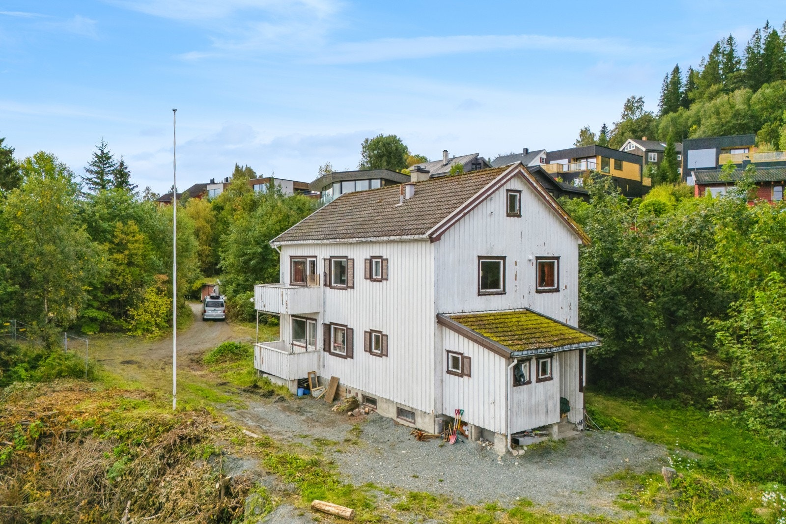 Boligen krever oppfattende renovering. Galleribilde