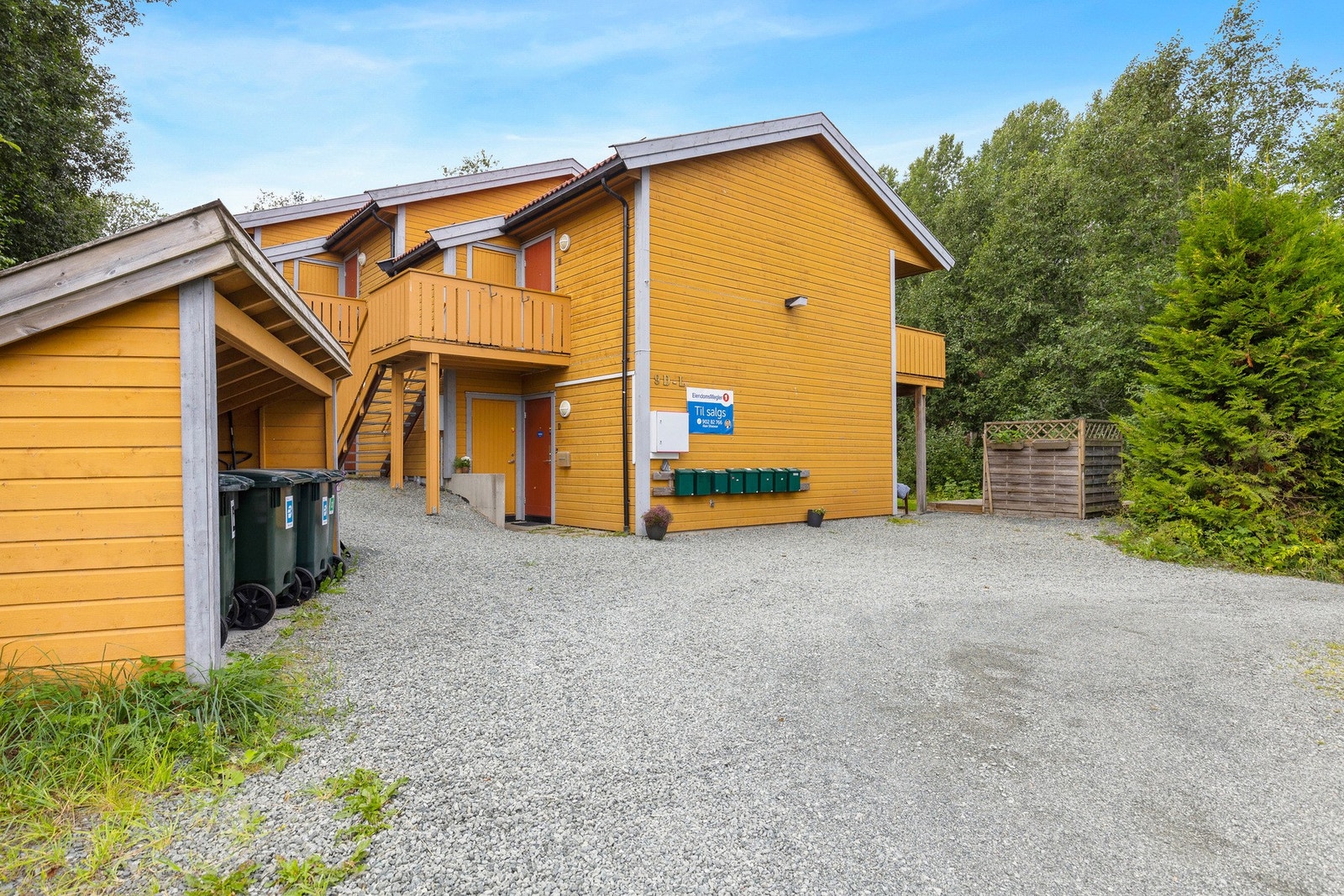 Parkering på felles oppstillingsplass. Galleribilde