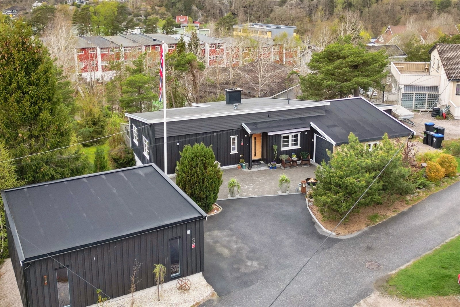 Flott enebolig med nyere dobbelgarasje! Galleribilde