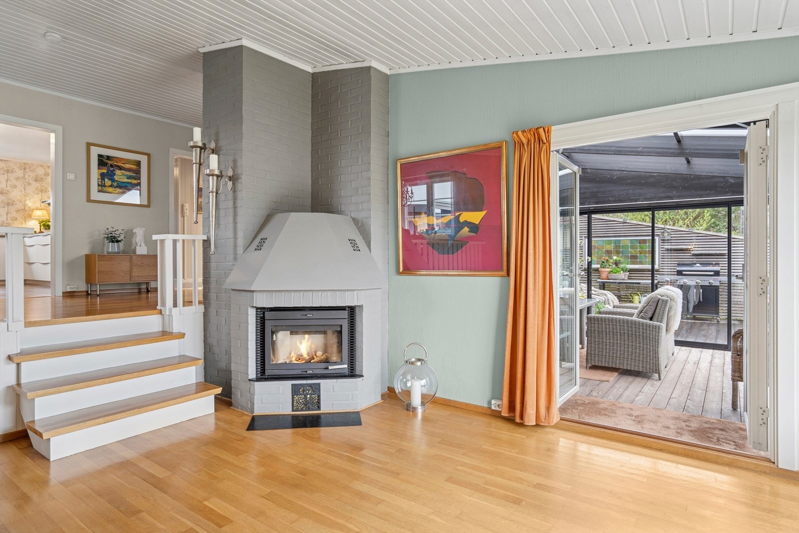 Hjørnepeis med innsats for varme og hygge på kalde dager. Galleribilde