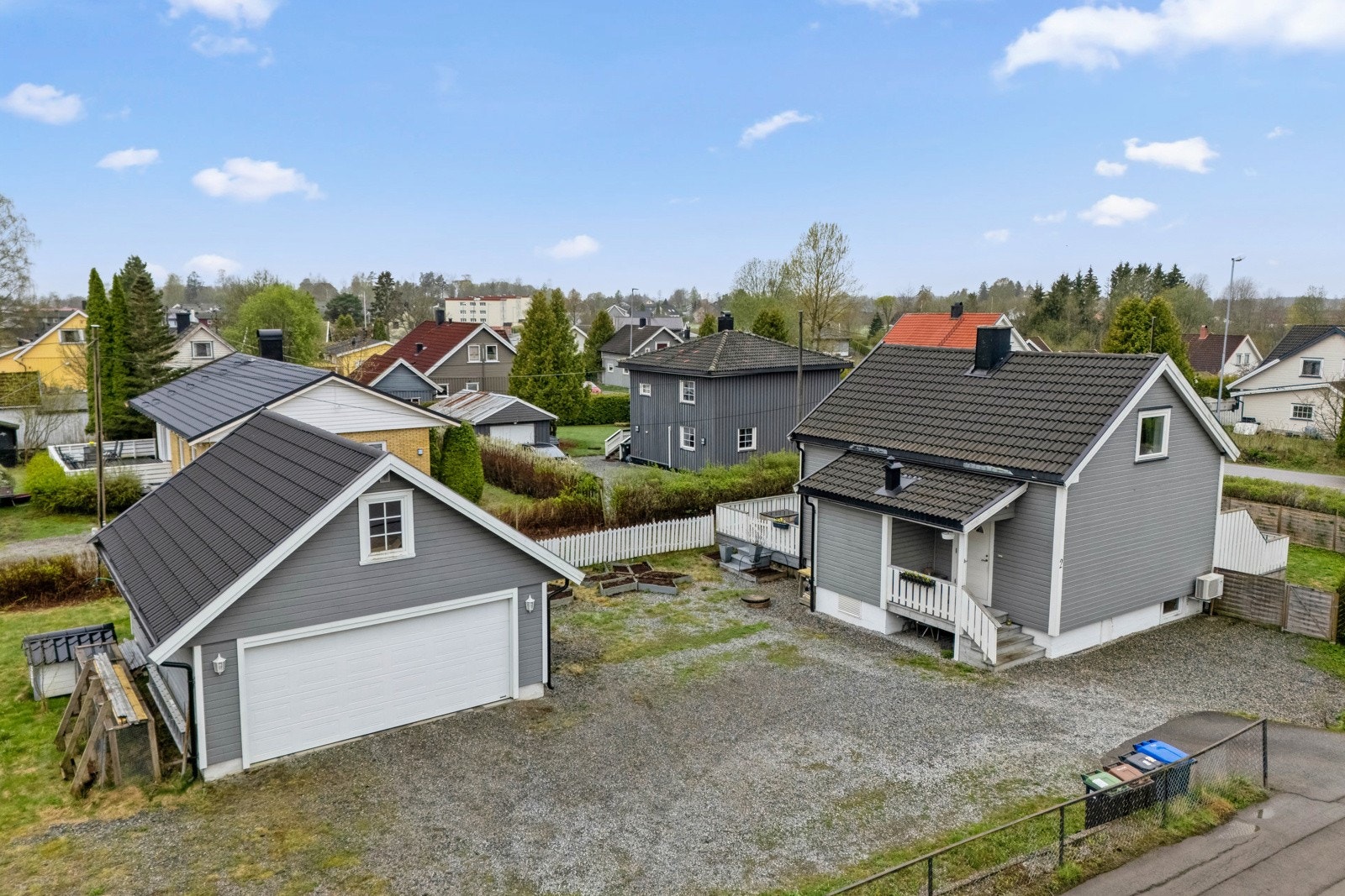 Fra eiendommen er det kort gangavstand til barnehage og skole Galleribilde