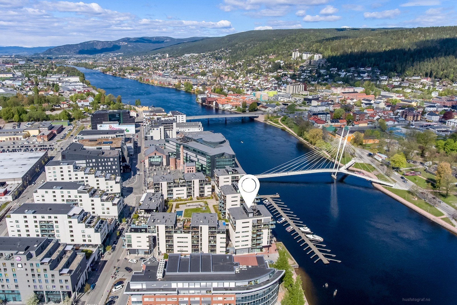 Kort vei til Bragernes og tursti opp mot Spiralen og innover i Drammensmarka Galleribilde