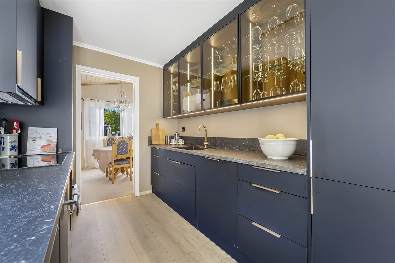 Kjøkkenet er JKE og er fra 2023. Galleribilde