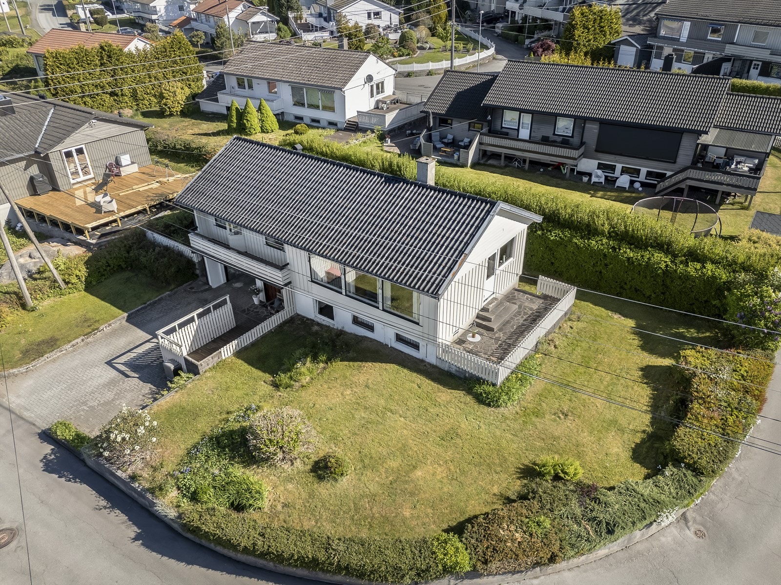 Boligen er fra 1971 og har behov for renovering for å oppnå dagens standard. Galleribilde