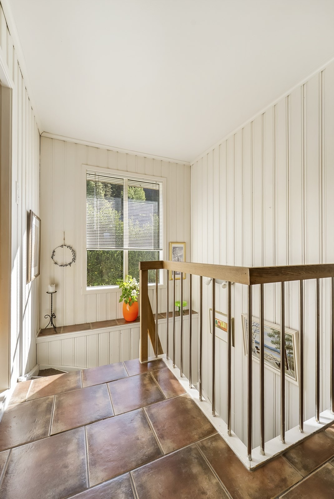 Trapp ned til underetasjen. Galleribilde