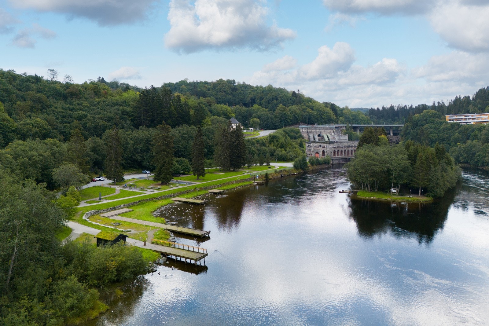 Fra Nedre Leirfoss kan man følge Nidelvstien langs idyllisk natur inn til Trondheim sentrum. Galleribilde
