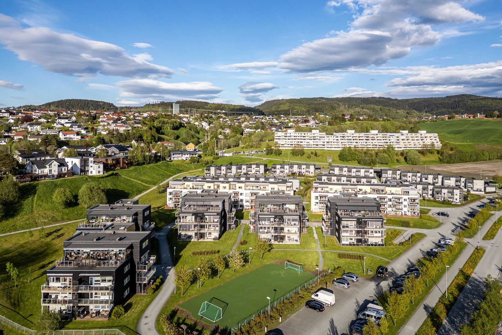Leiligheten er en del av Sameiet Hornebergtunet Kubene bestående av 65 boligseksjoner. Galleribilde