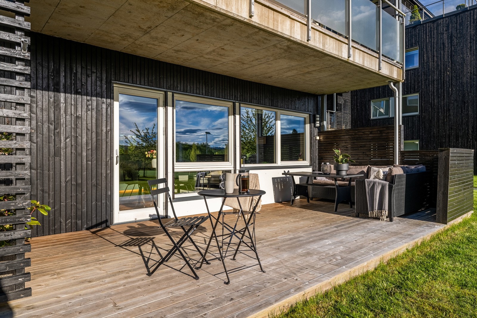 Området byr på fine grøntområder og ballbanen gjør beliggenheten perfekt for både store og små. Galleribilde