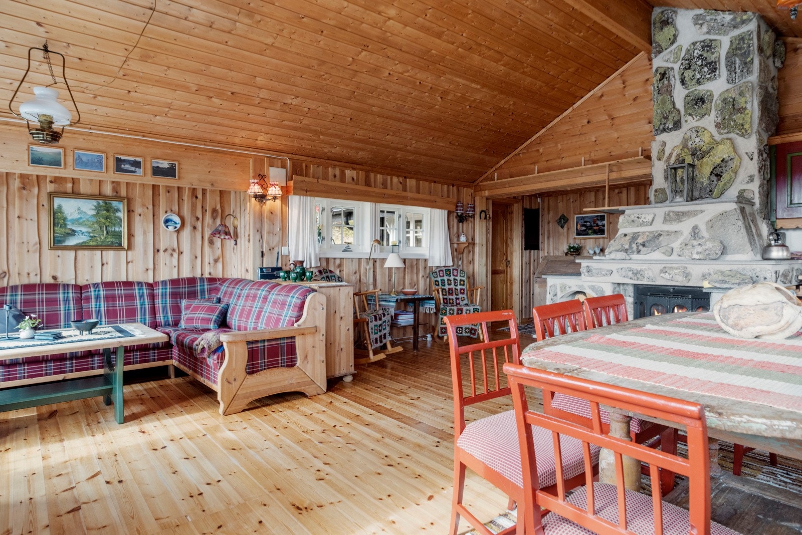 Hytta har god planløsning og er tilpasset både sommer- og vinterbruk. Galleribilde