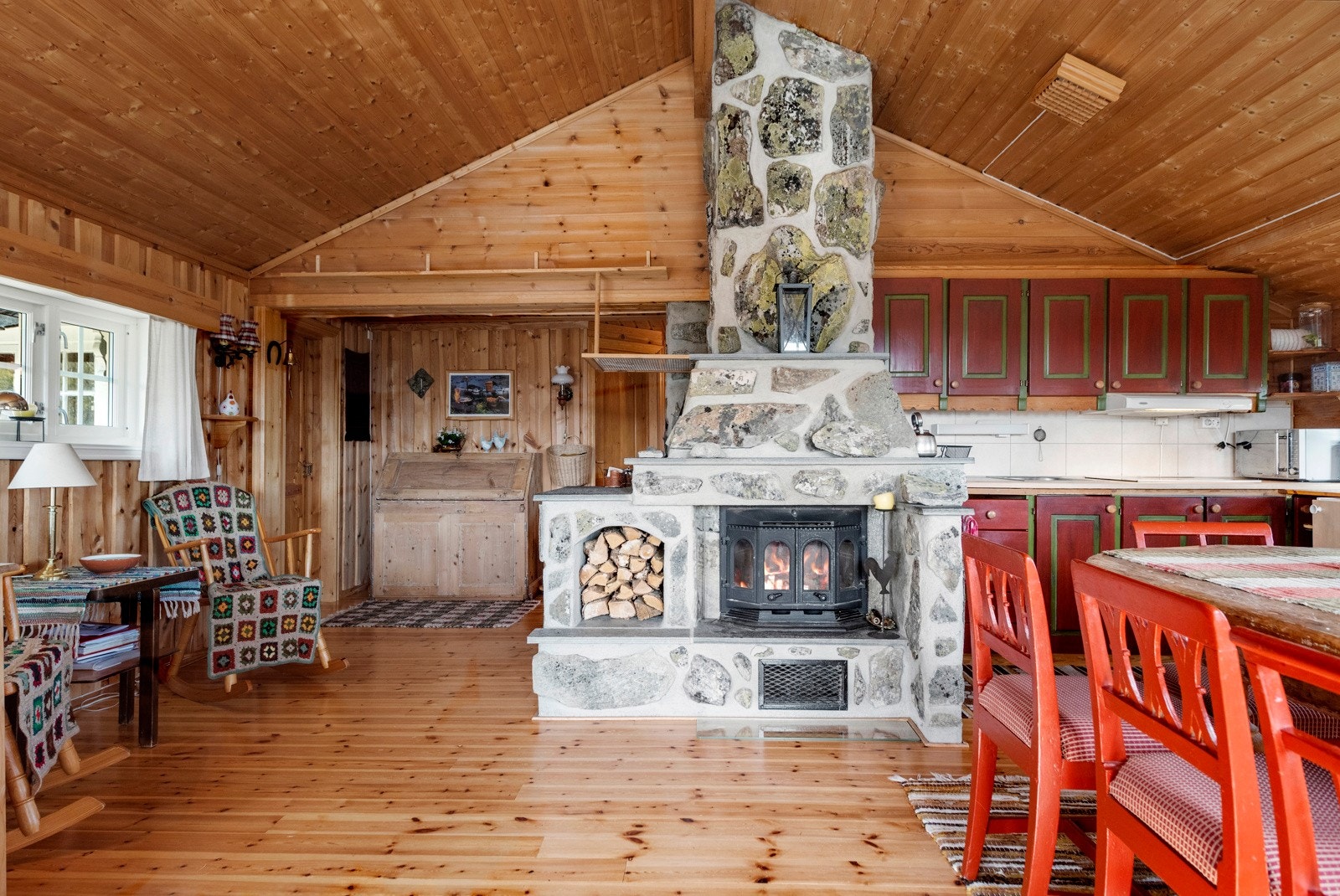 Peisovn for varme og hygge på kjølige kvelder. Galleribilde