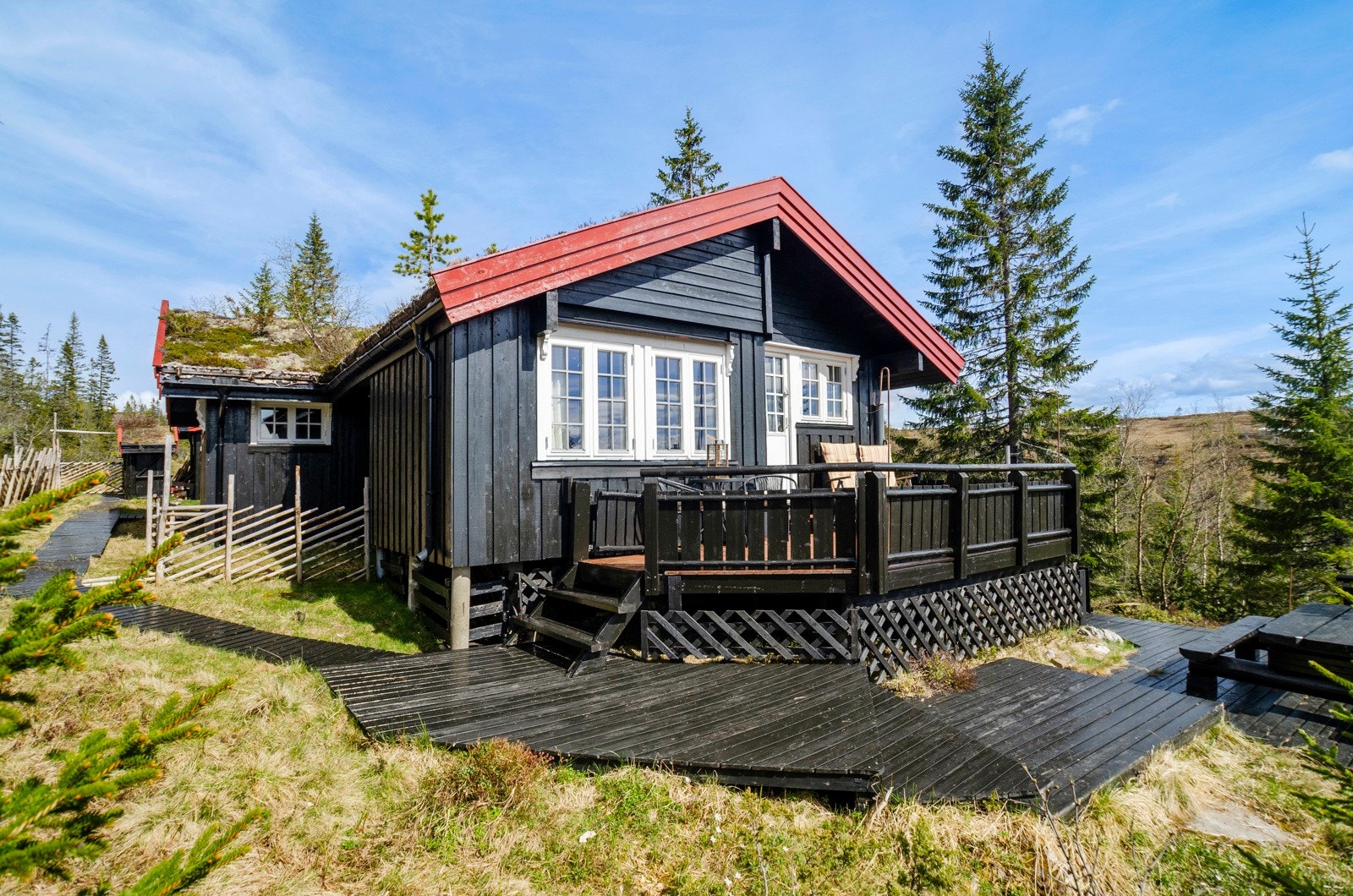 Det er ca. 35 minutters kjøretur til både Levanger og Verdal sentrum. Galleribilde