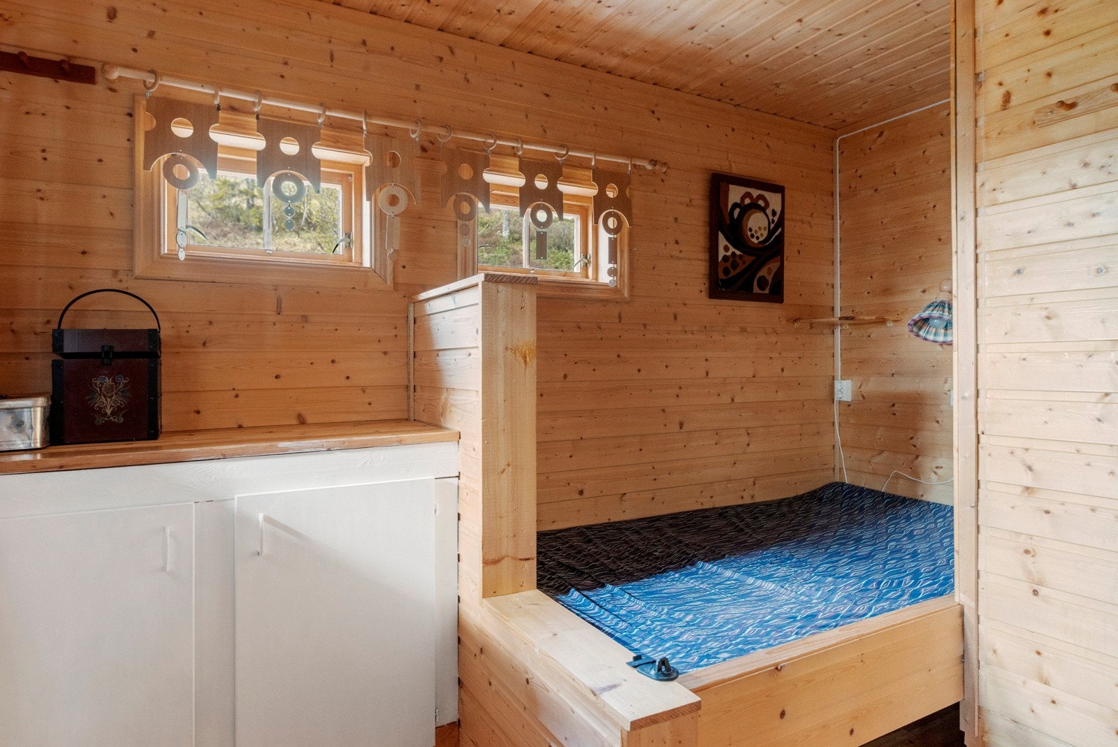 Hytta har 3 romslig soverom og et disponibelt rom. Galleribilde