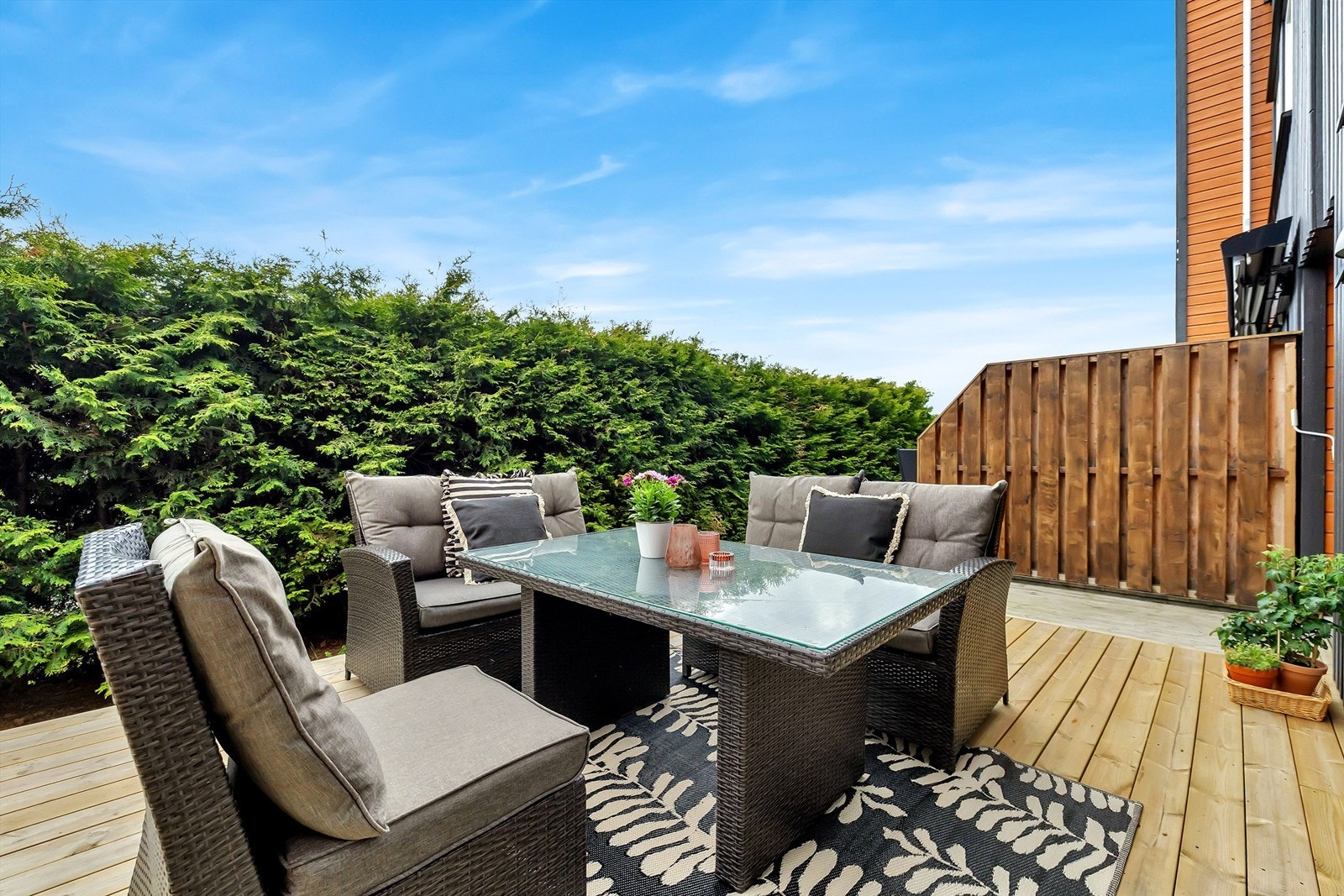 Markterrassen har plass til både sittegruppe og grill. Galleribilde