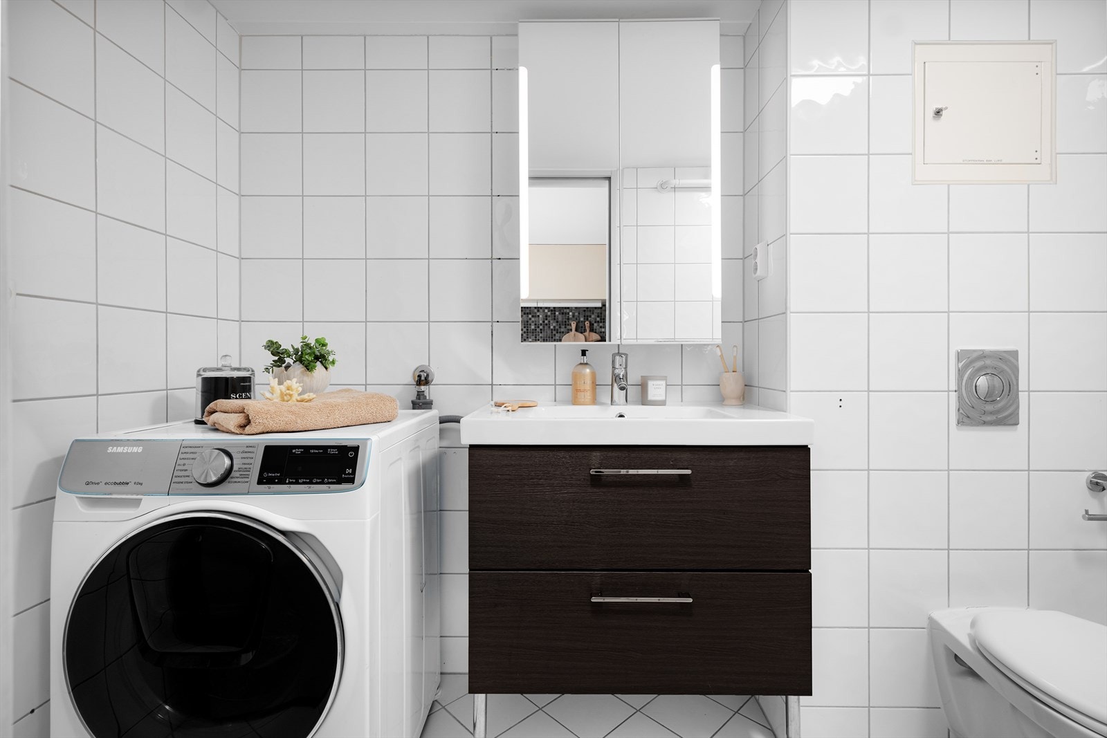 Opplegg til vaskemaskin og varmekabler i gulv. Galleribilde