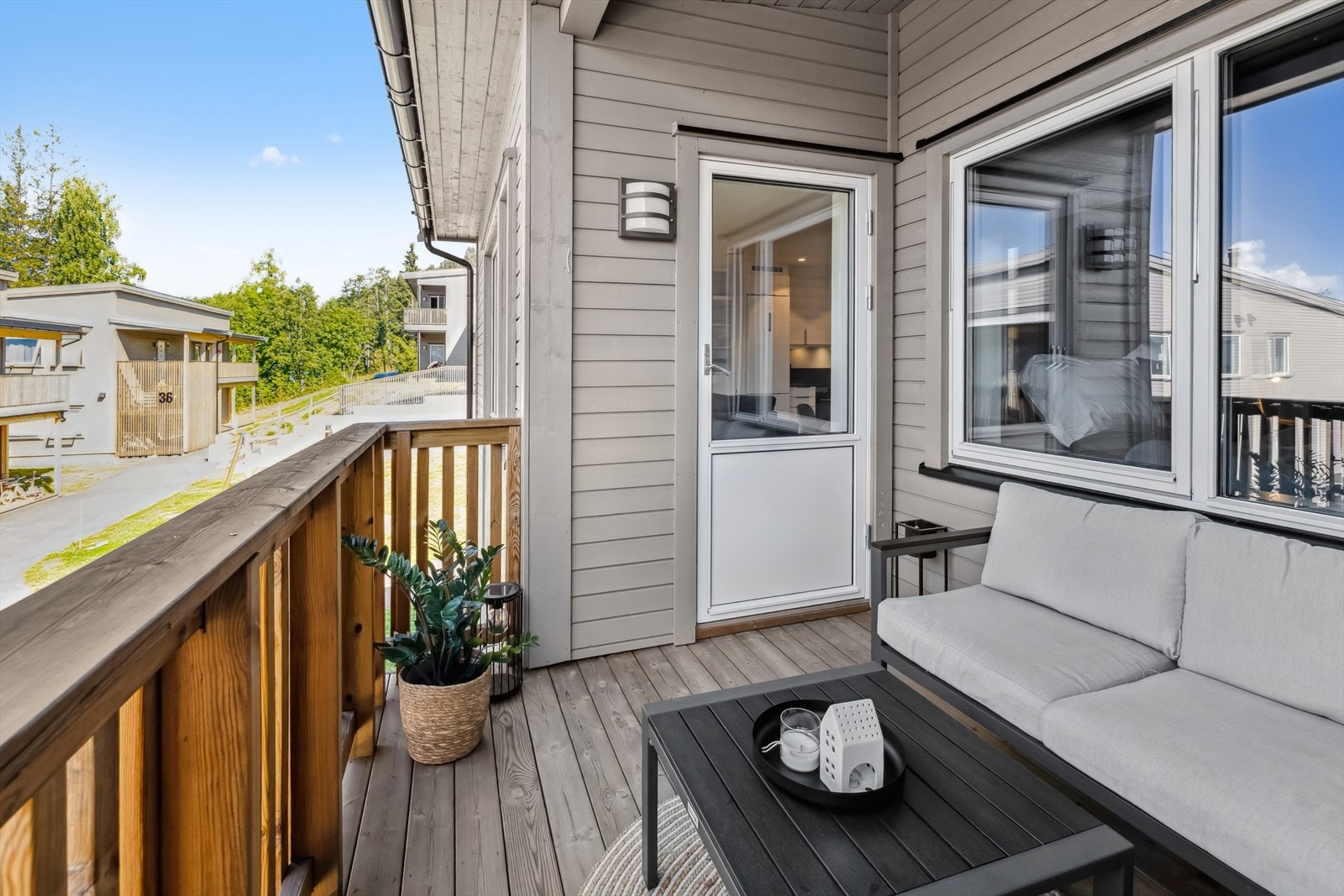 Lun og solrik balkong på 6m². Galleribilde