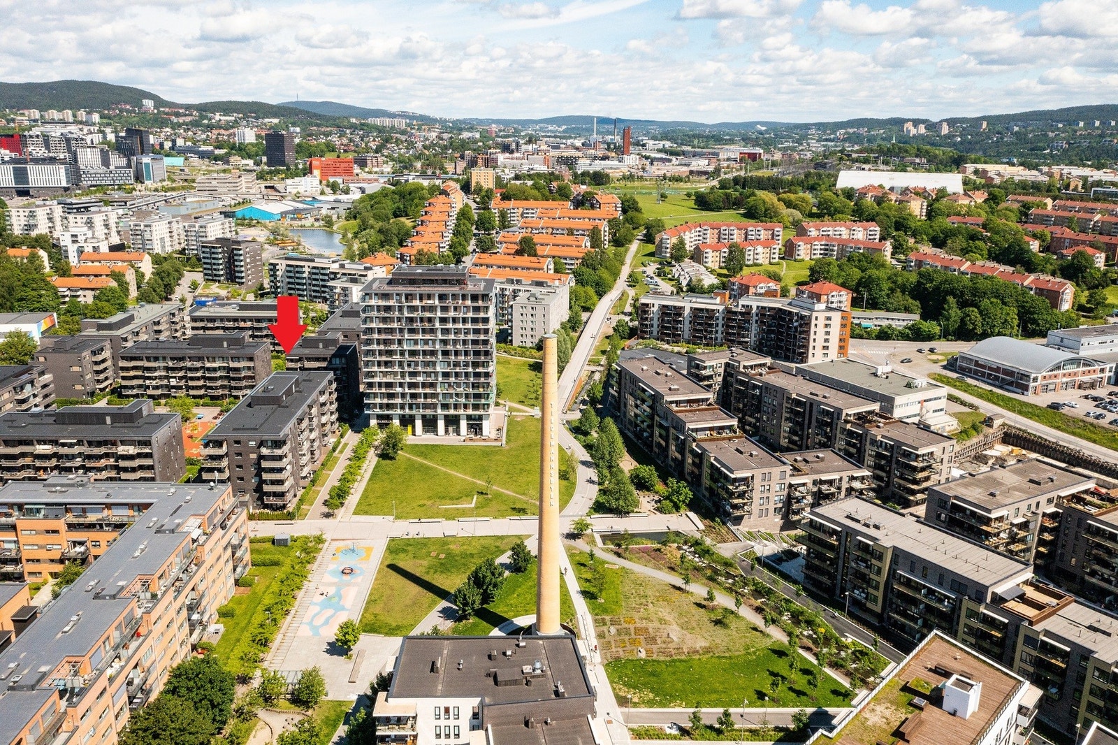 Eiendommen ligger i umiddelbar nærhet til parken. Galleribilde