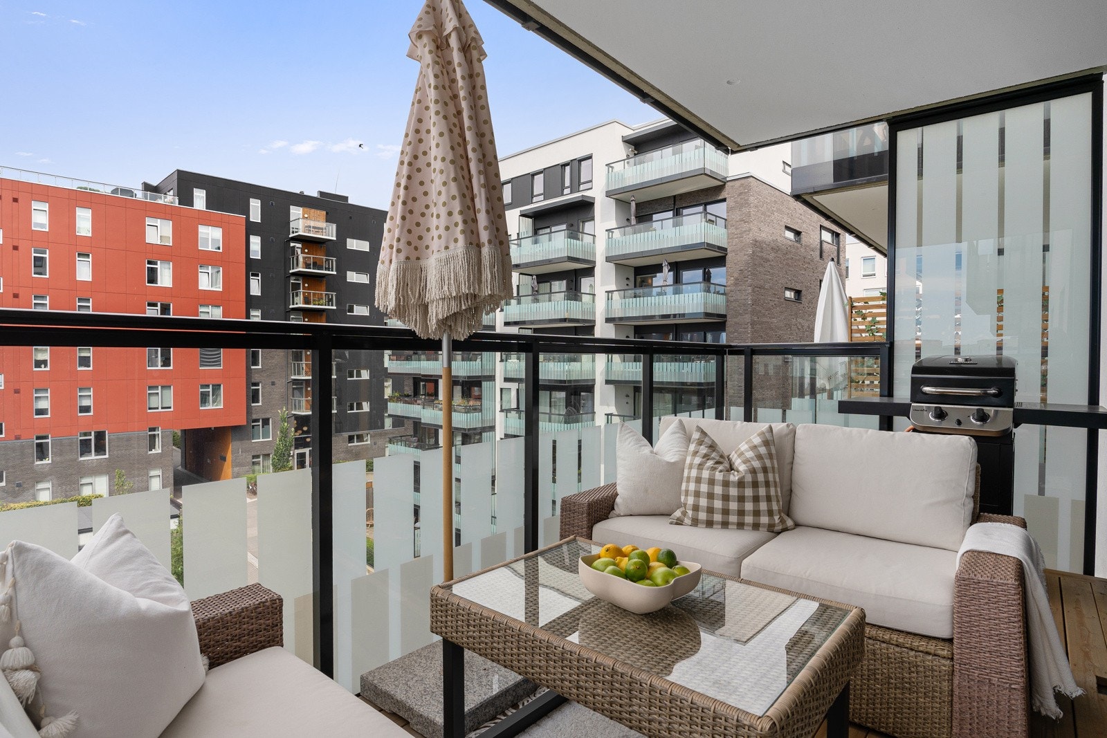 Her er det god plass til loungemøbler hvor du kan invitere flere gjester på middagsbesøk. Galleribilde