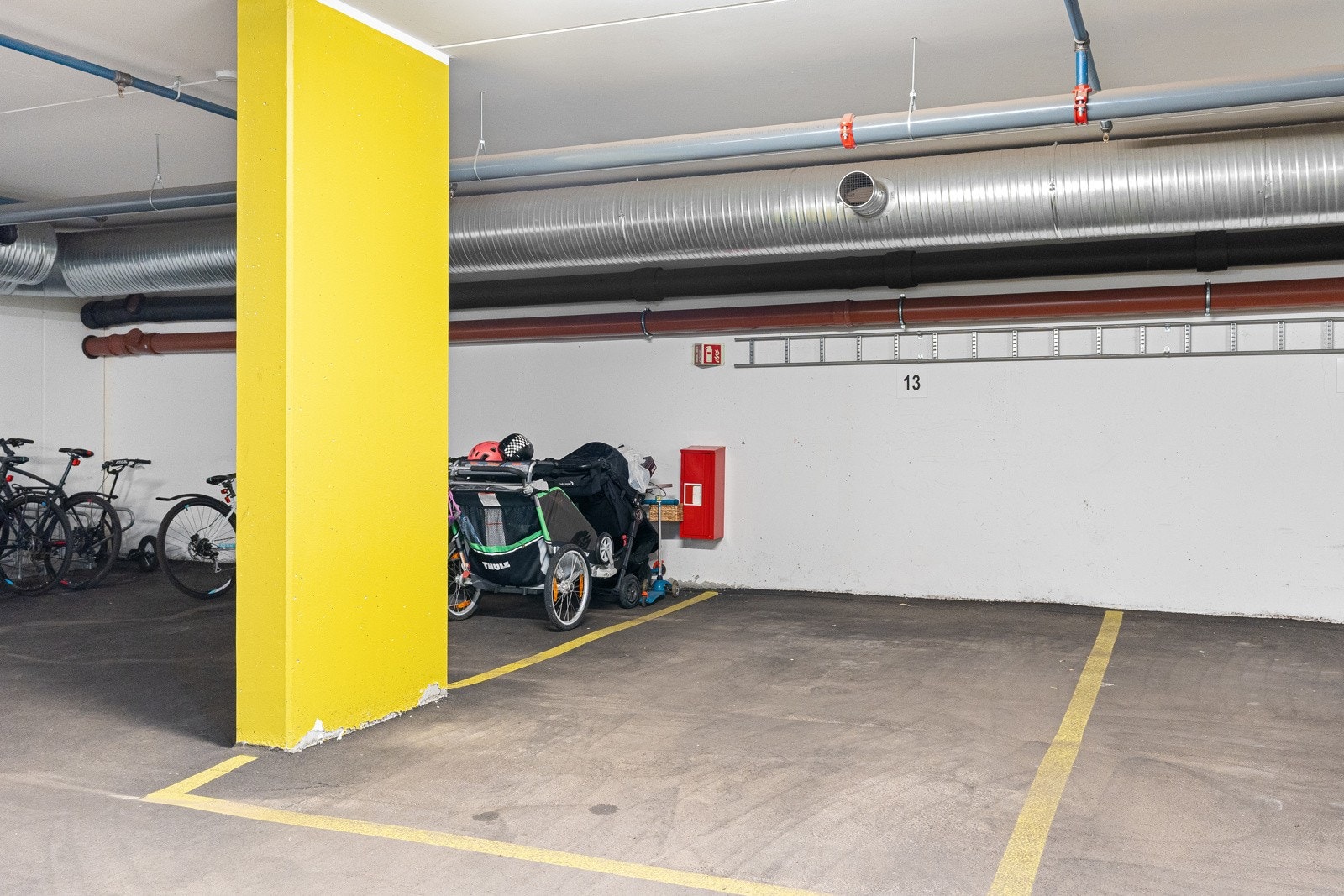 Leiligheten disponerer egen parkeringsplass i felles garasjeanlegg. Galleribilde