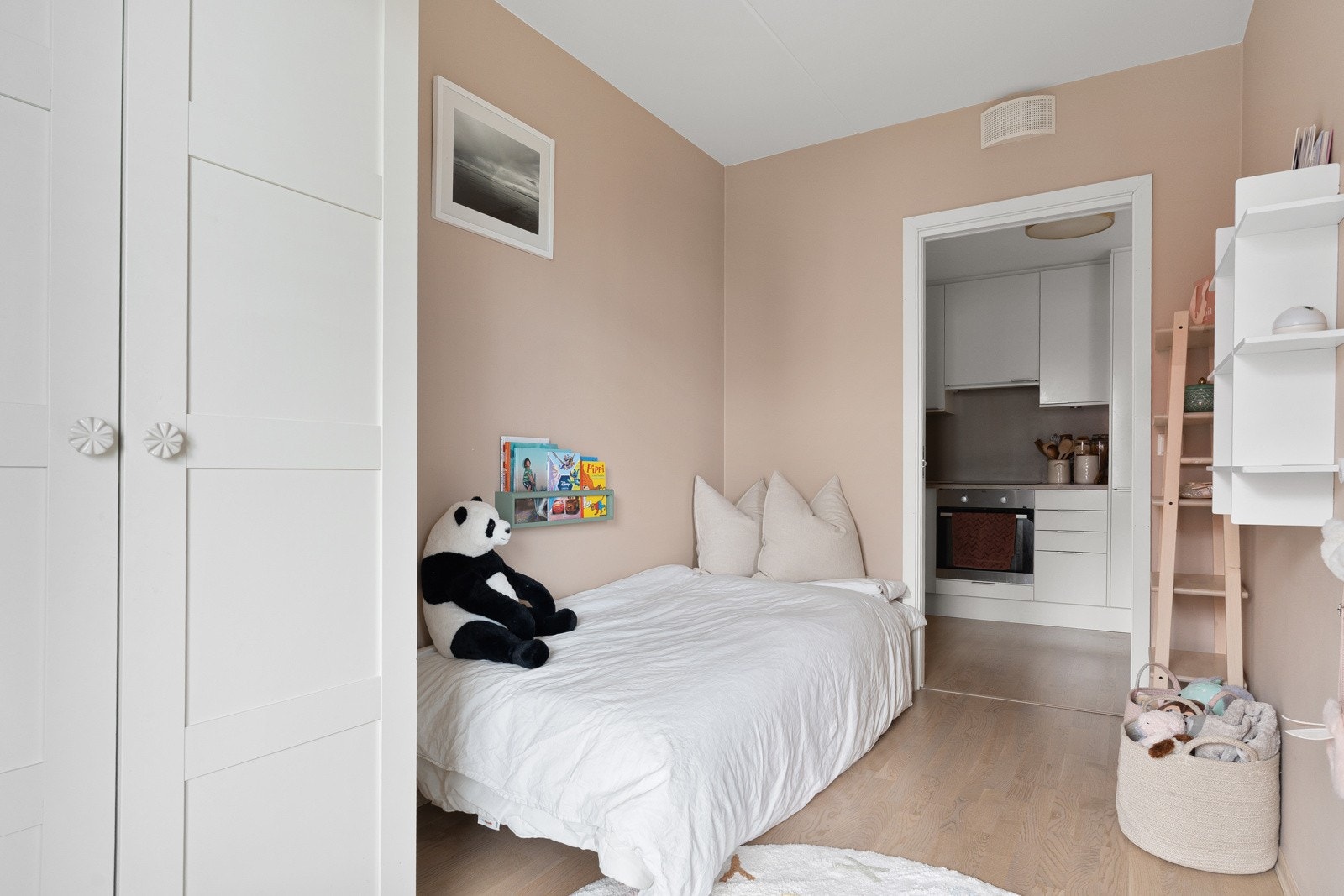 Beliggende i byggets 5. etasje vil du få en tilbaketrukket følelse i rolige omgivelser. Galleribilde