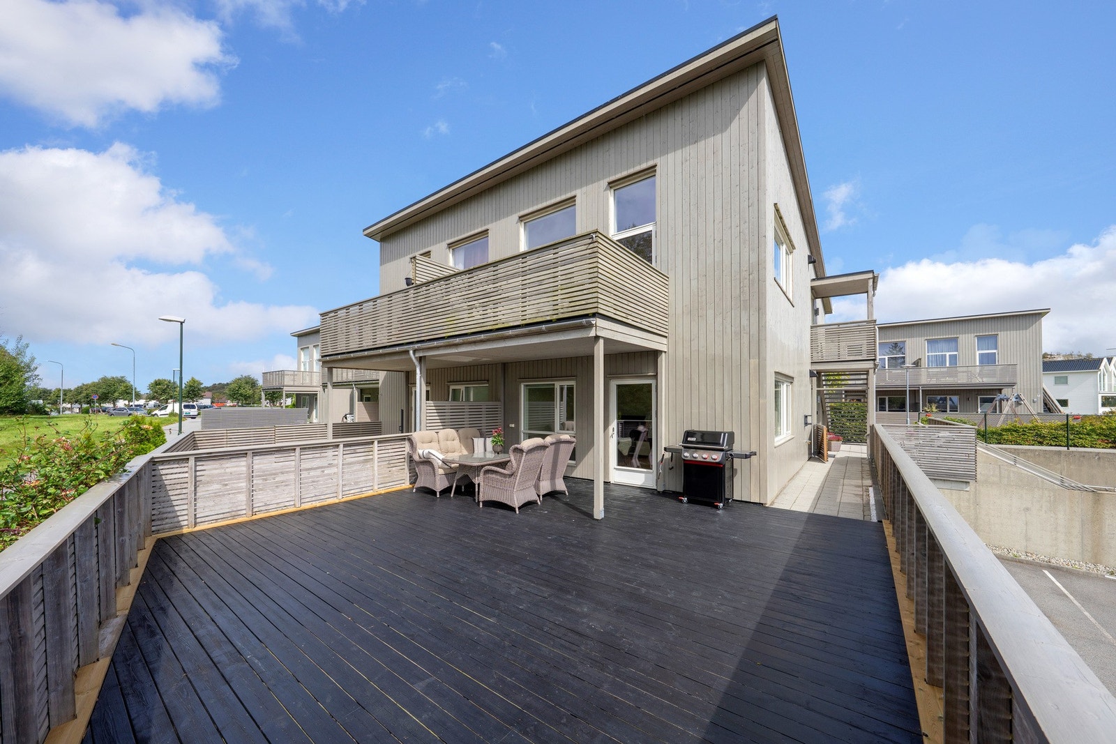 Leiligheten skiller seg ut med en av de største uteområdene i sameiet, med hele 73 kvm med terrasse/uteplass. Galleribilde