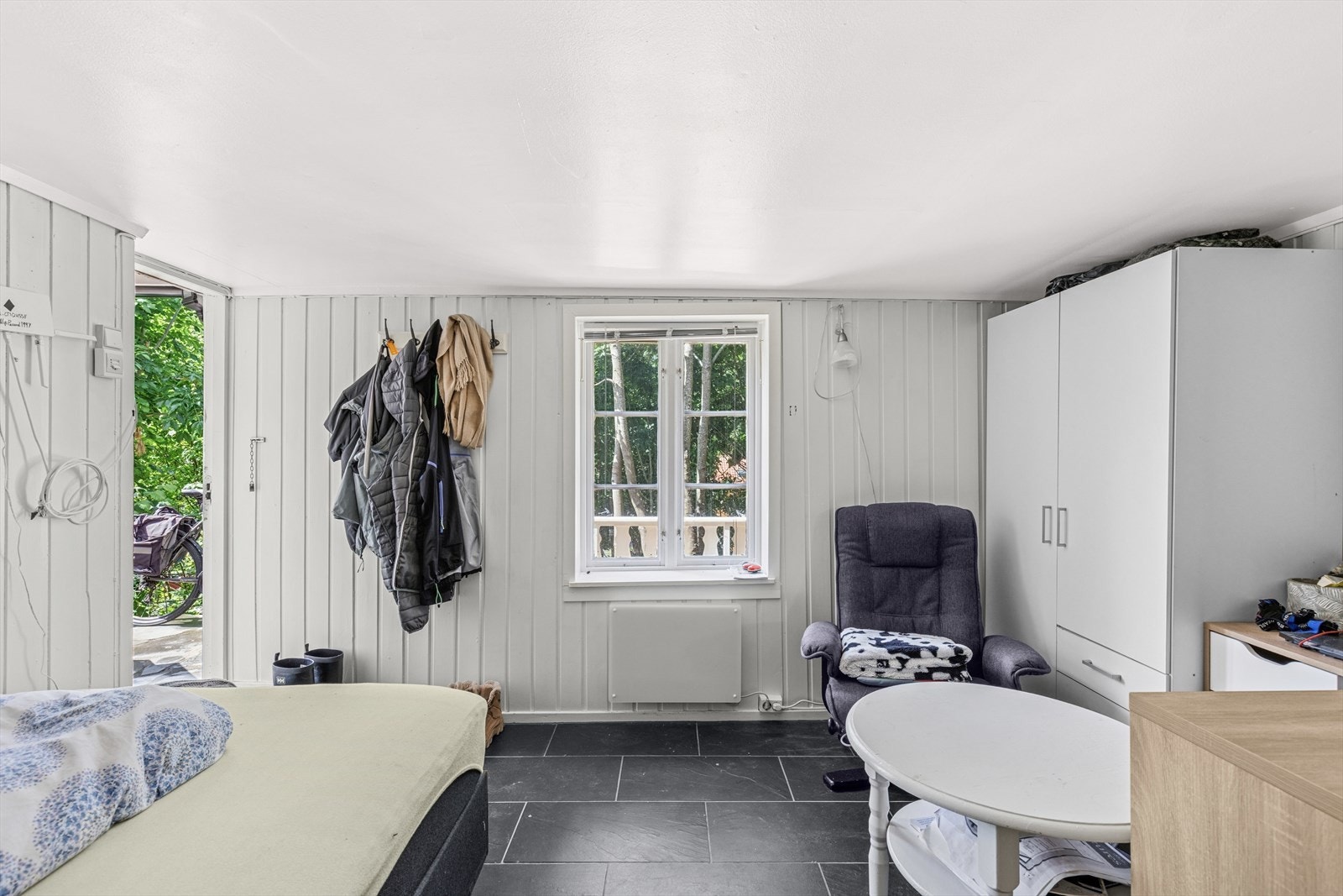 Kjelleren har egen inngang. Galleribilde