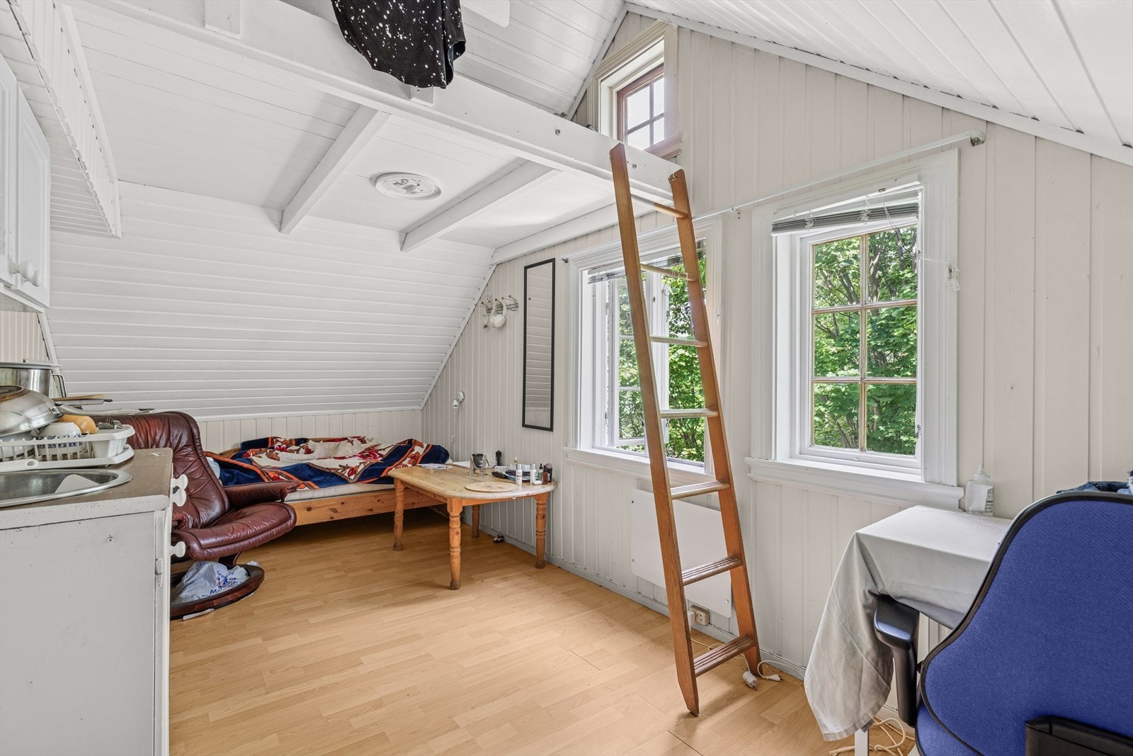 Hybel 4 med stue/kjøkken og hems. Galleribilde