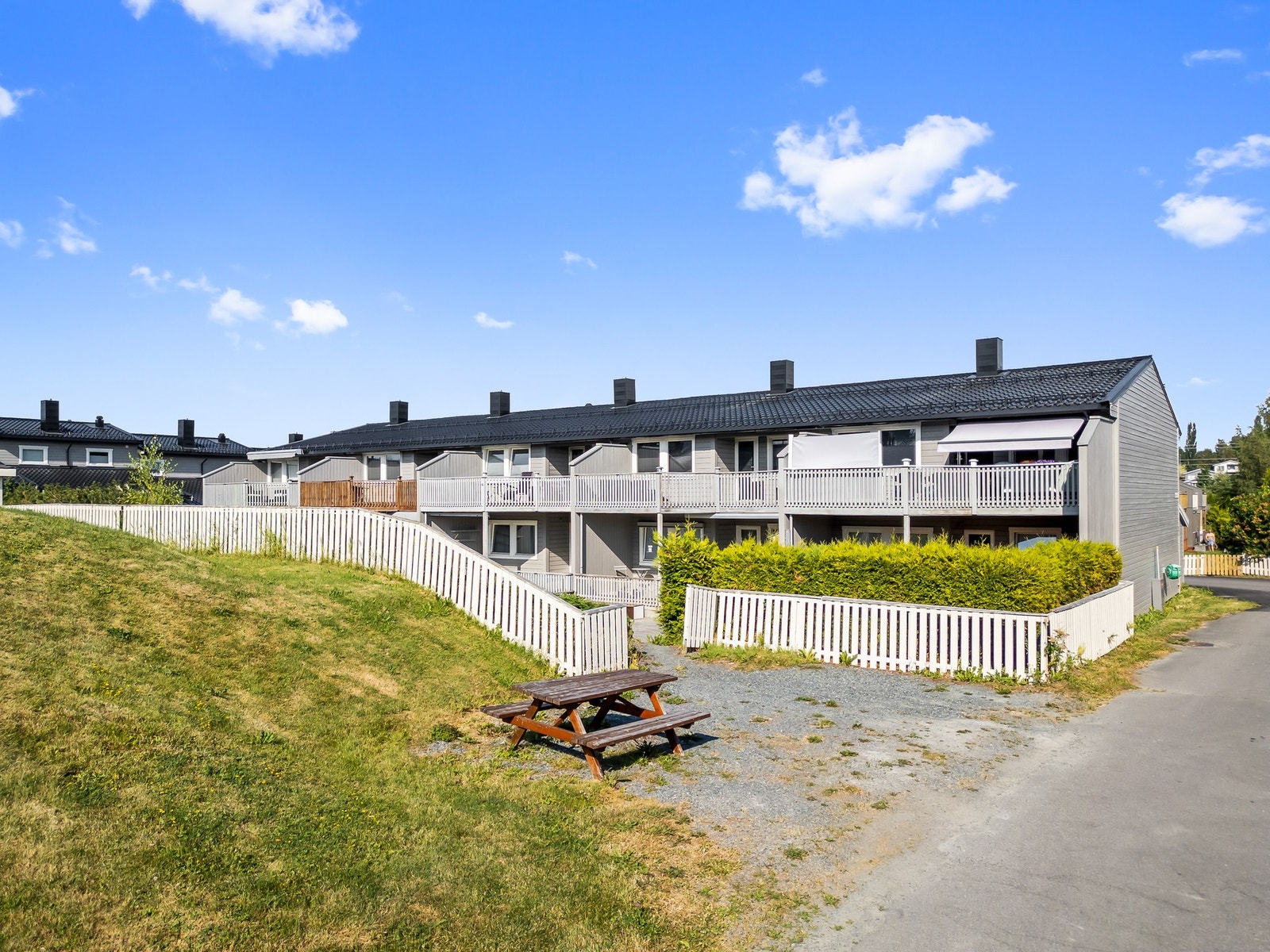 Fasadebilde med god beliggenhet. Galleribilde