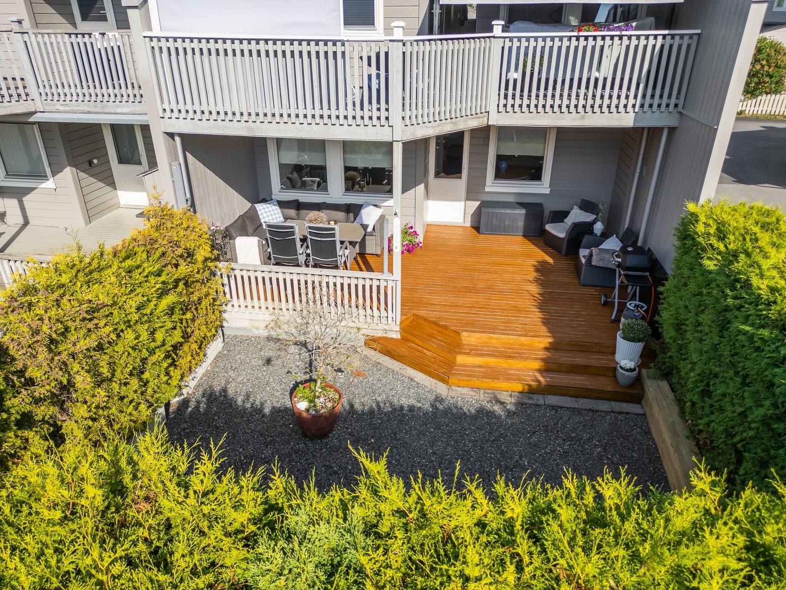 Oversiktsbilde over terrassen. Galleribilde