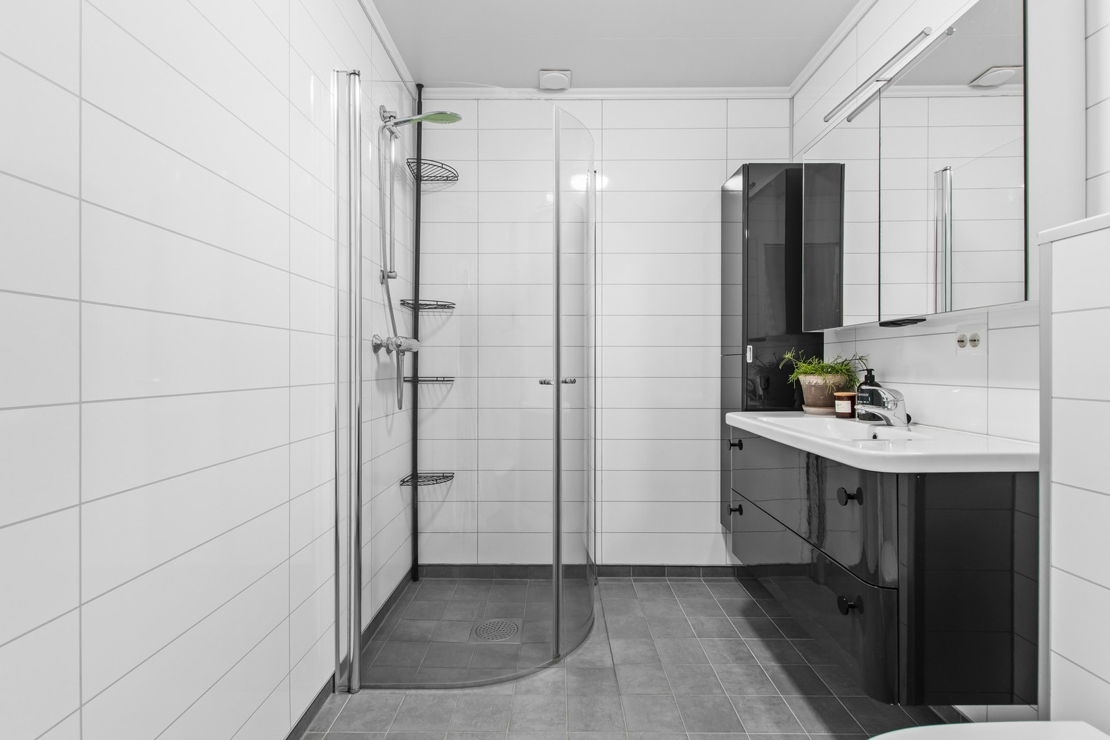 Moderne oppusset bad. Galleribilde