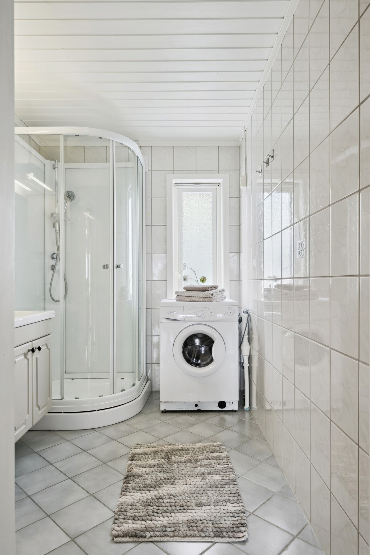 Opplegg for vaskemaskin på badet Galleribilde