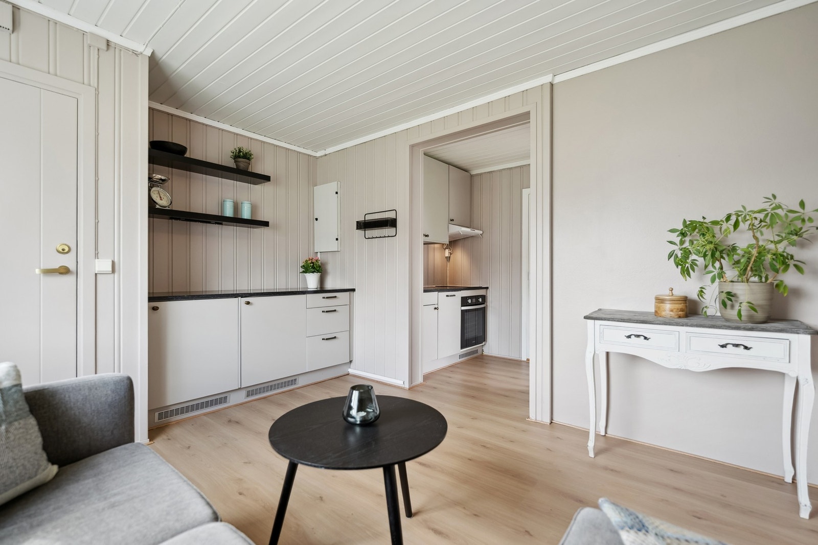 Stue med ny kjøkkendel i 2022 Galleribilde