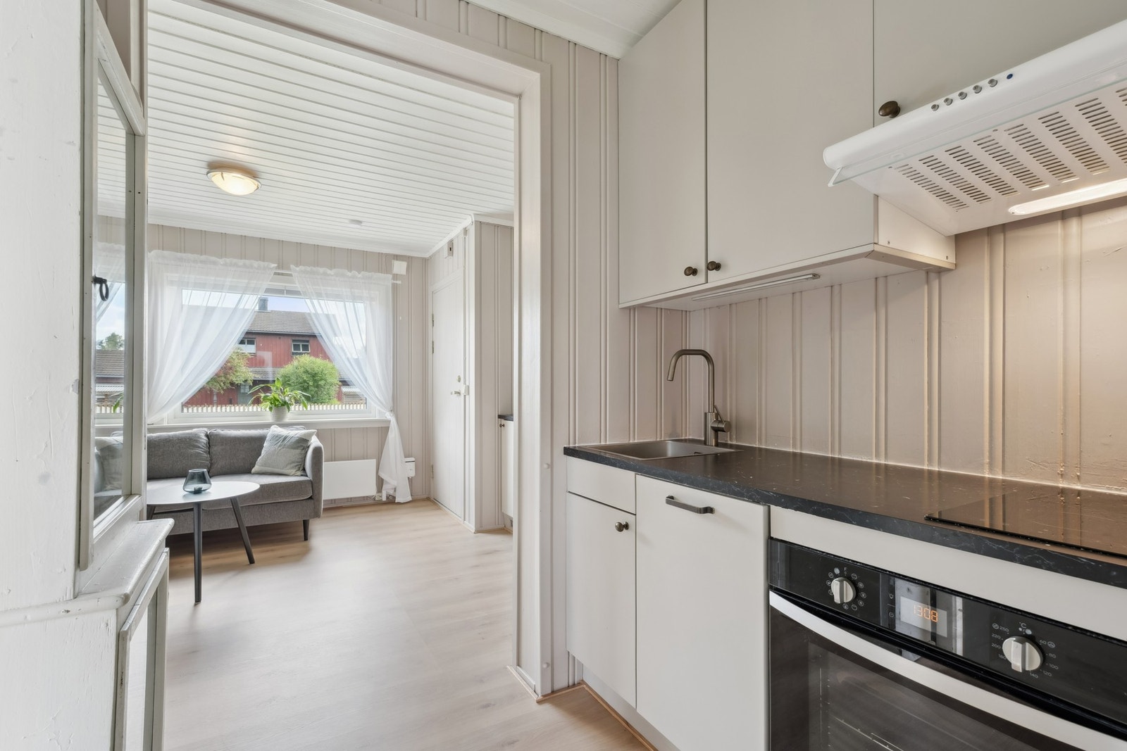 Kjøkken med integrert hvitevarer Galleribilde