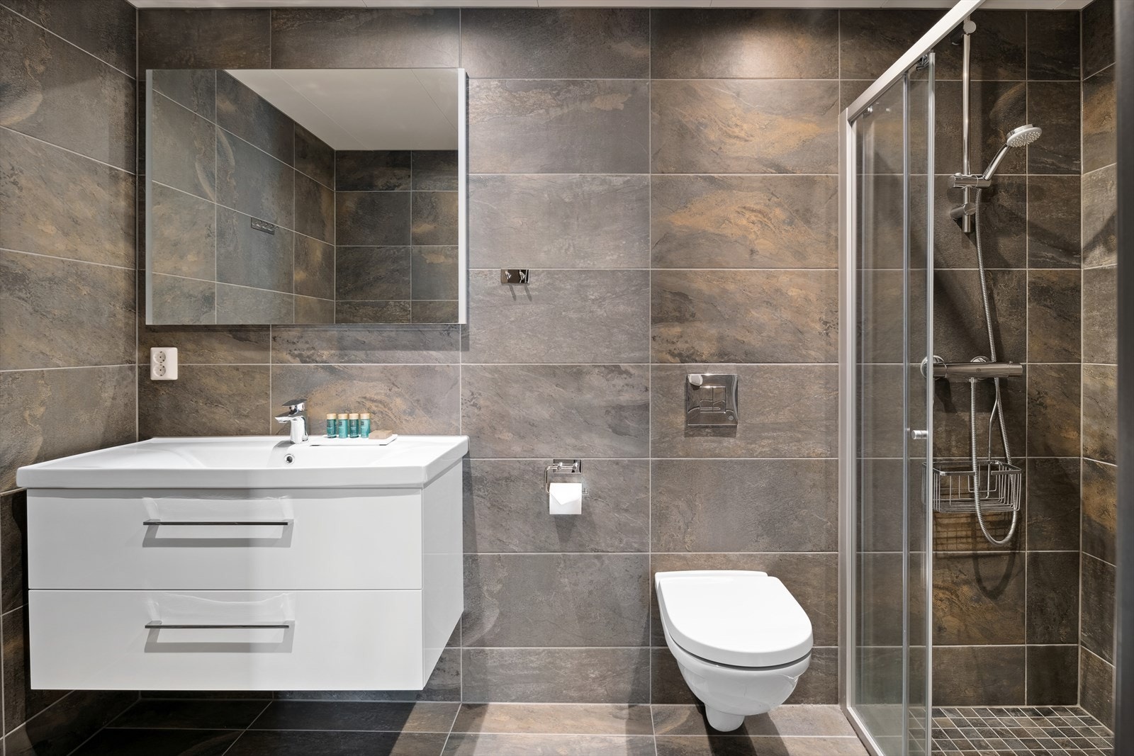 Leiligheten har 2 delikate bad Galleribilde