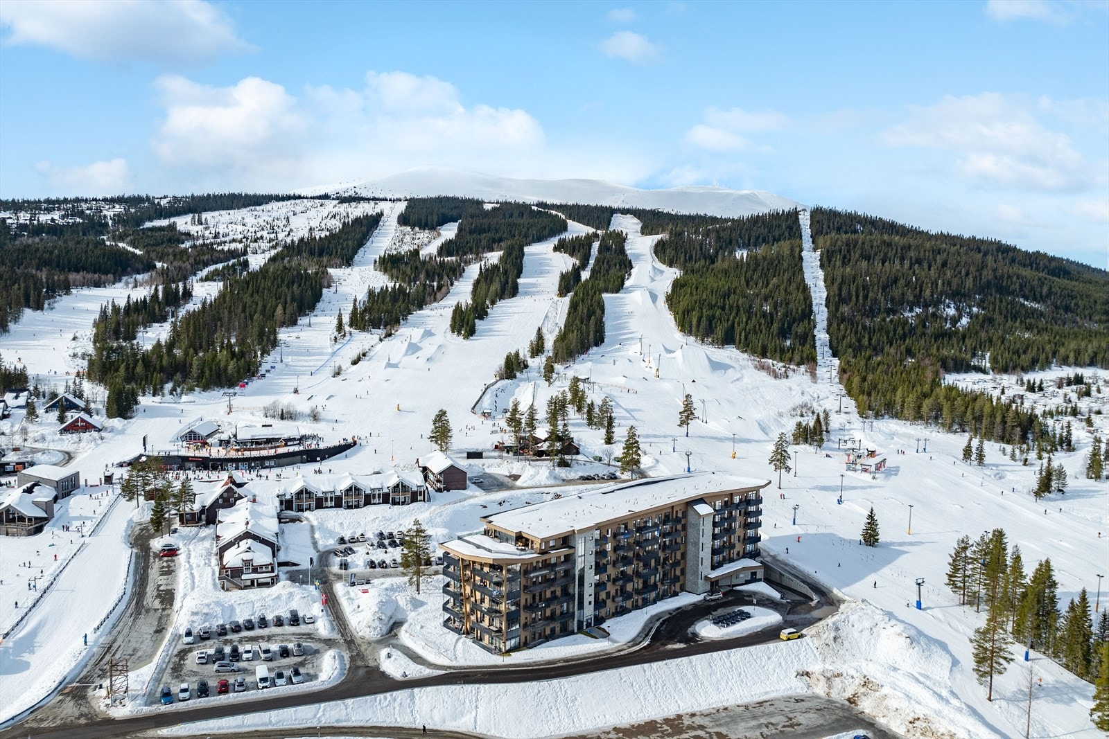 Trysil kan by på Norges største alpinanlegg med 69 skibakker og 31 heiser, tre barneområder og flere Snow Parks - i alt 81 kilometer preparerte nedfarter Galleribilde
