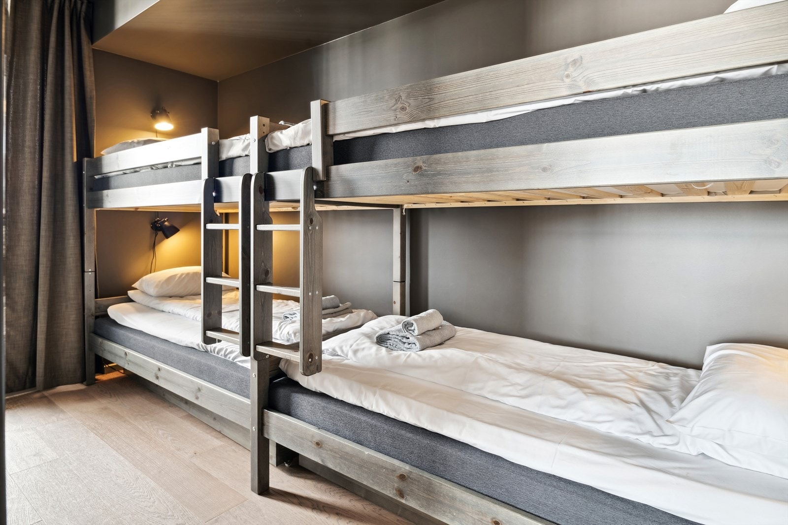 Soverom nr. 3 med adkomst fra kjøkkenet er innredet med 2 køyesenger Galleribilde