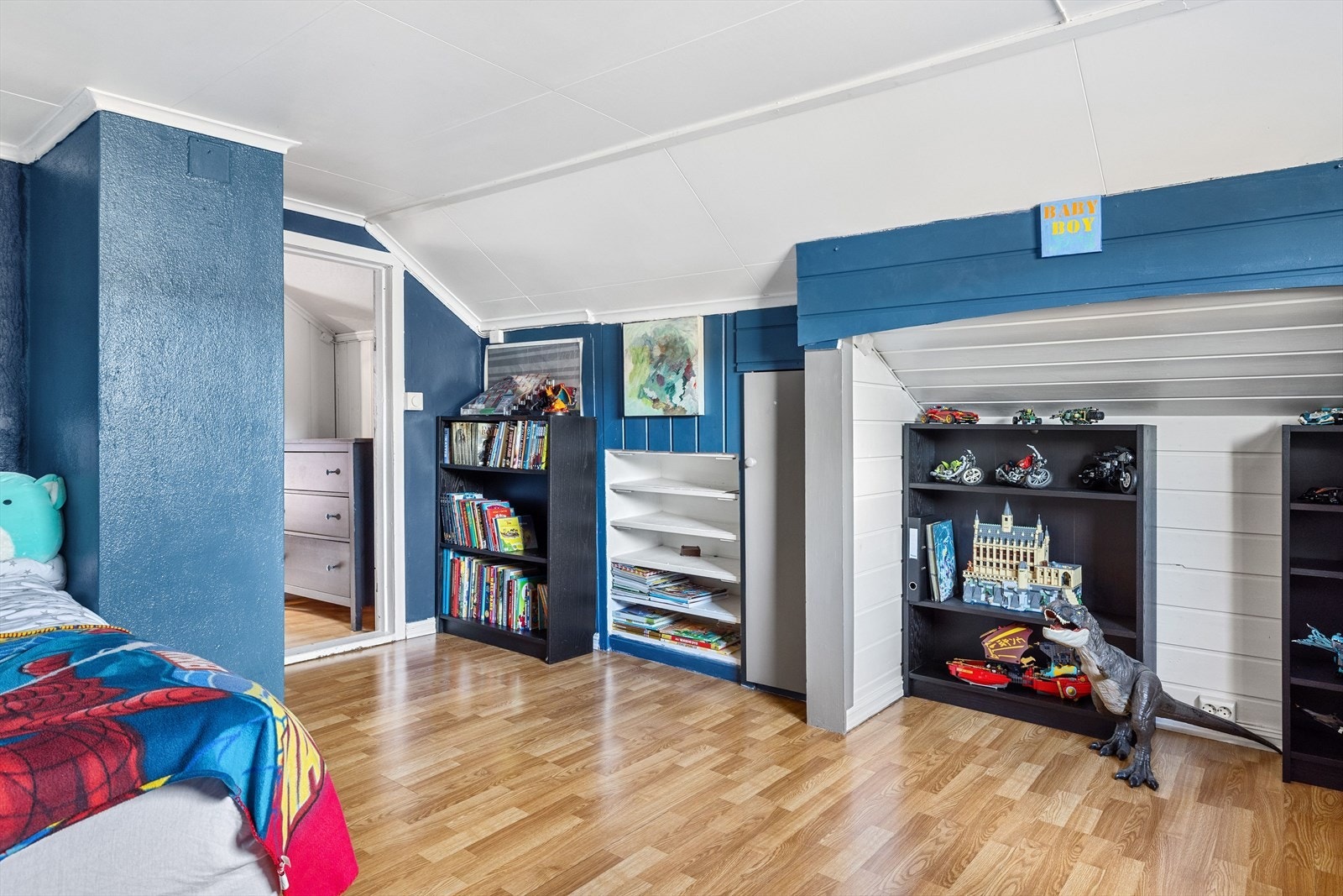 Det andre soverommet er svært romslig med god plass til møbler. Galleribilde