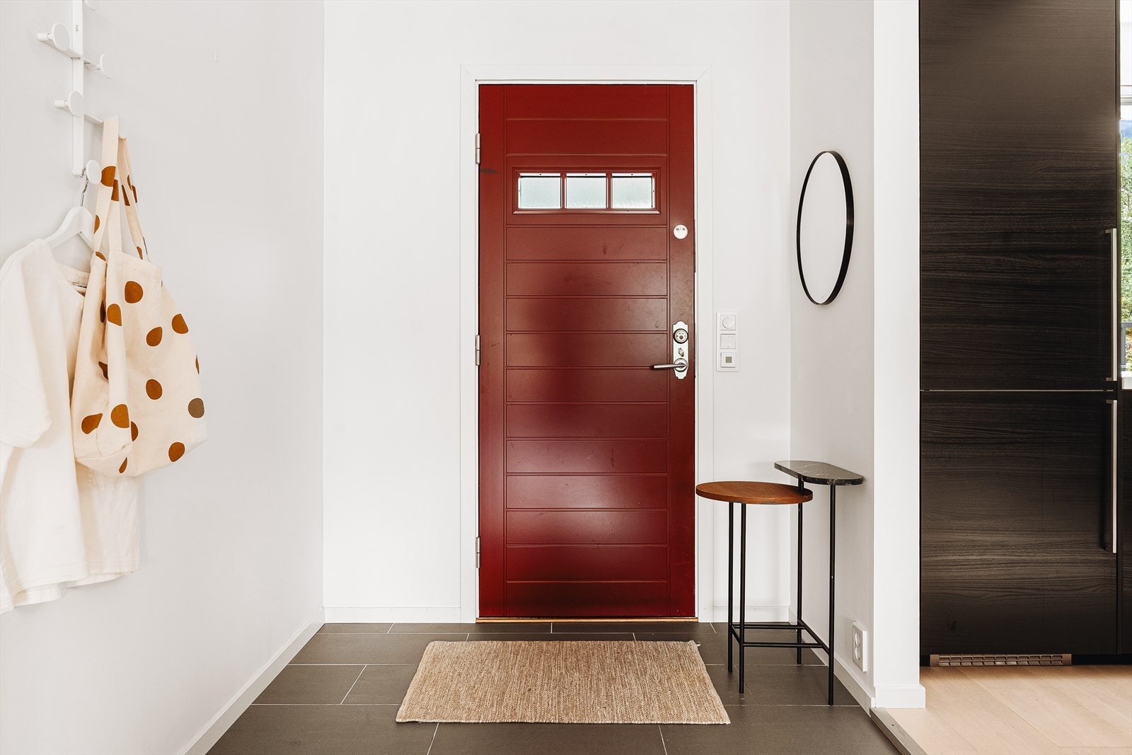 - Du ønskes velkommen hjem av en lys og innbydende entrè - Galleribilde