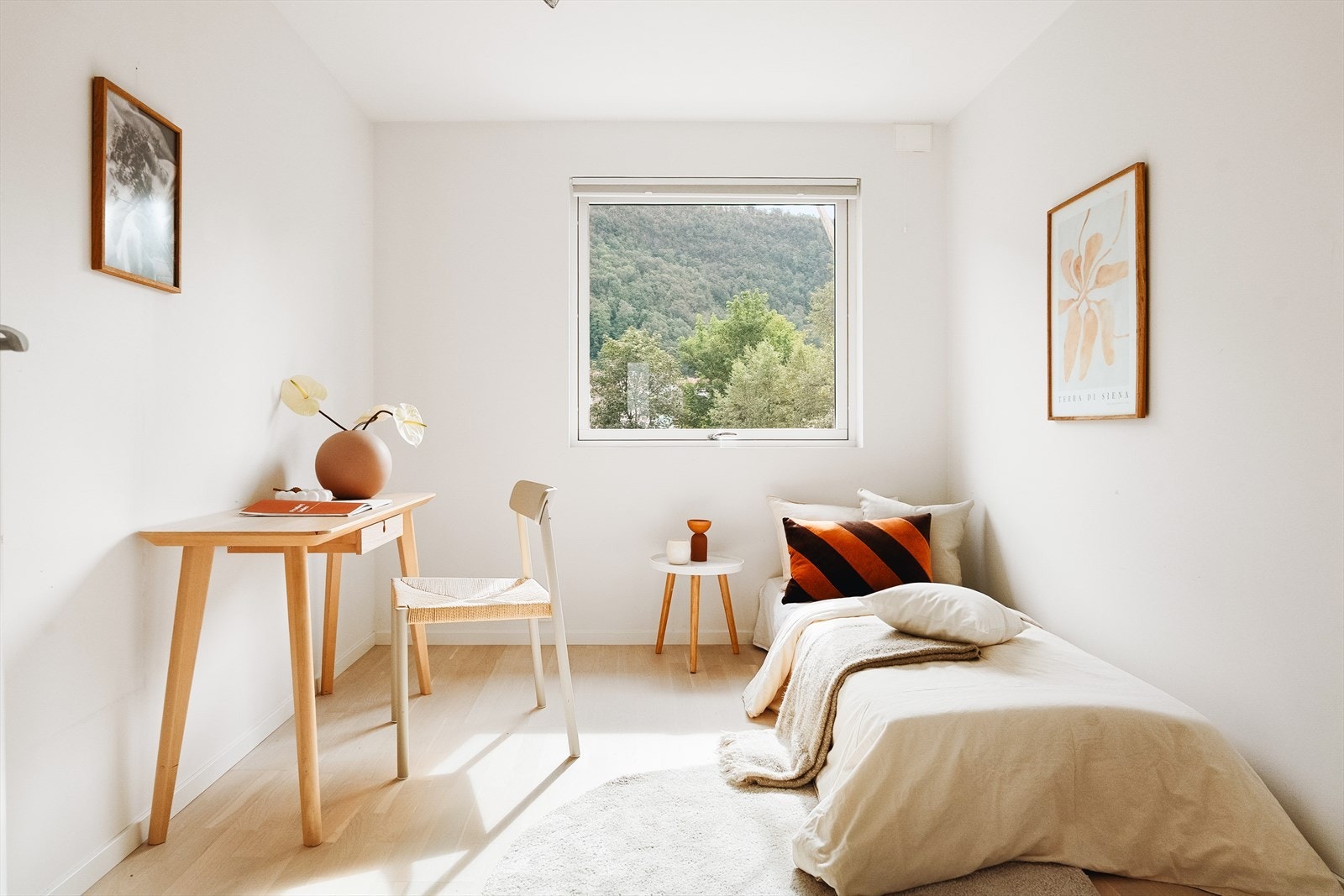 - Soverom nr. 2 passer godt som barnerom eller gjesterom - Galleribilde