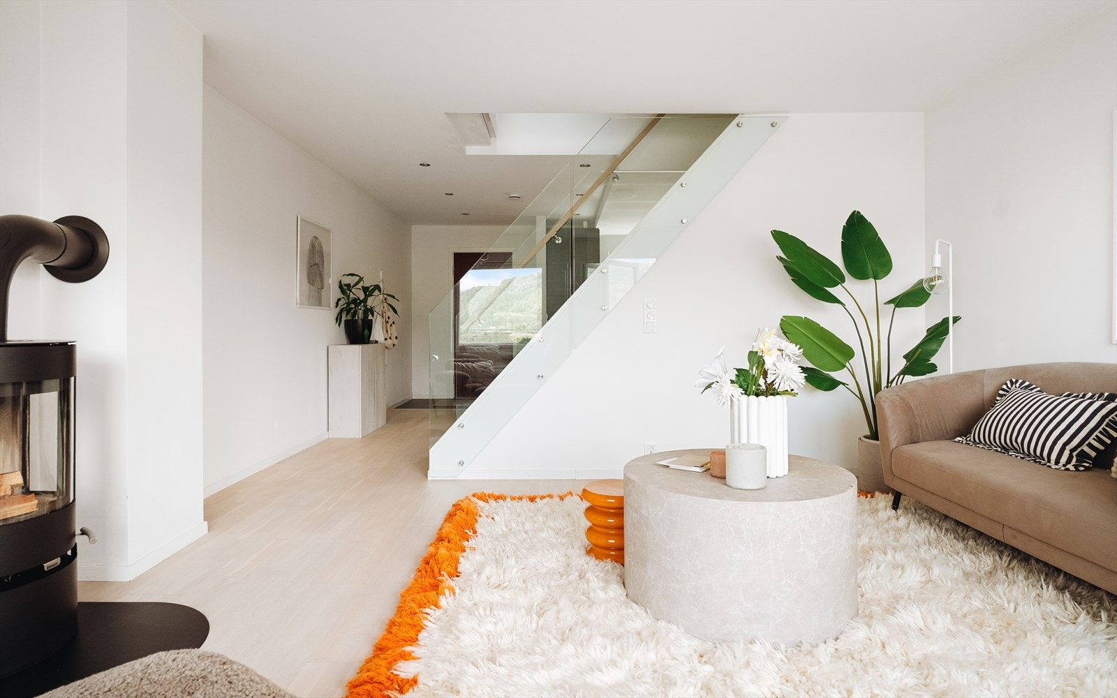 - Leiligheten har lyst gjennomgående parkettgulv med unntak av bad og entré - Galleribilde